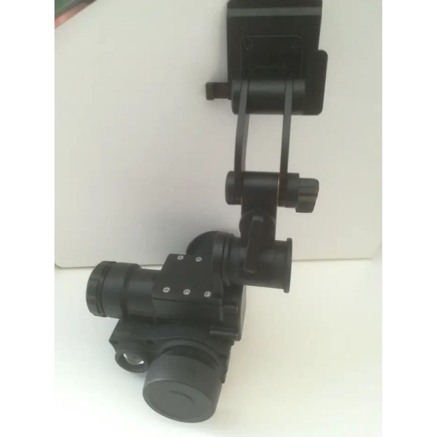 Прибор ночного видения Night Vision Vector Optics NVG 10 с креплениями под шлем