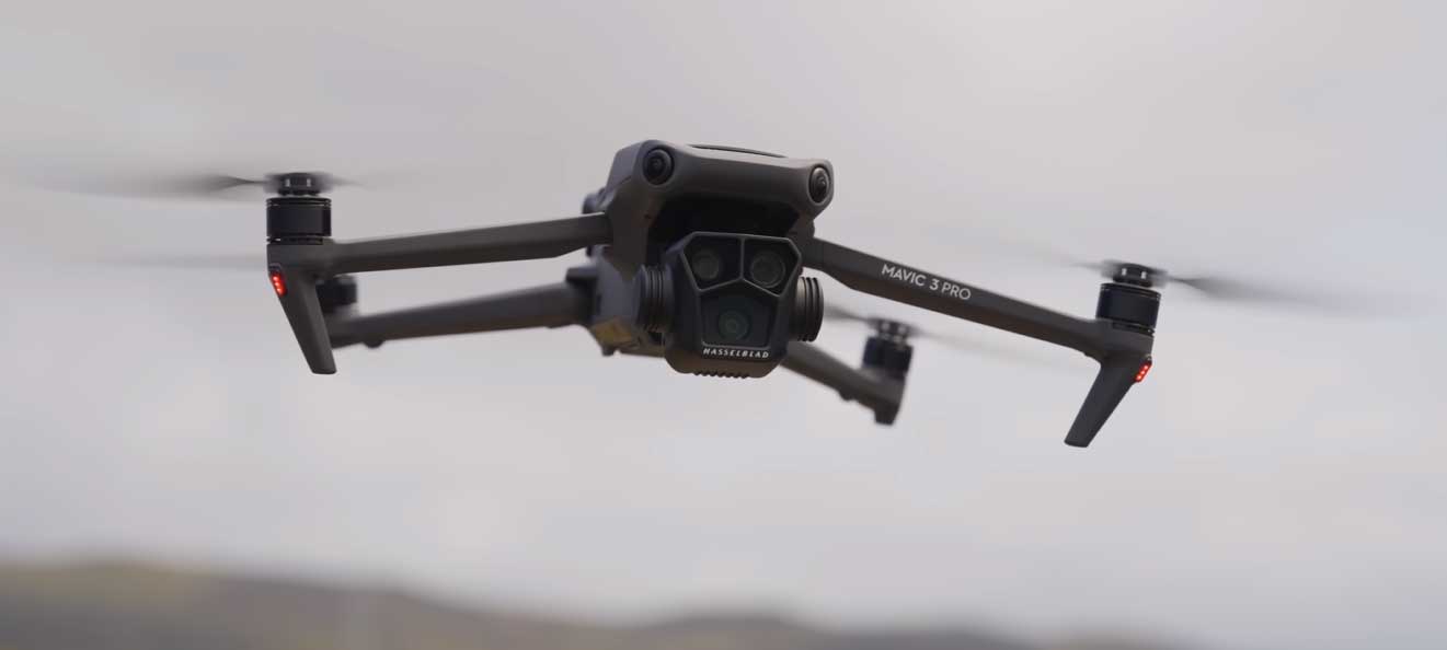Квадрокоптер DJI Mavic 3 Pro Fly More Combo with DJI RC (CP.MA.00000660.01)